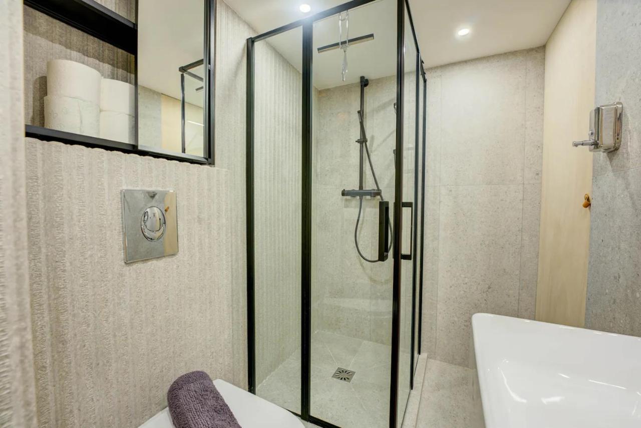 Duplex Studio Apt Mezzanine Near Shops & Cafes อองทีบส์ ภายนอก รูปภาพ